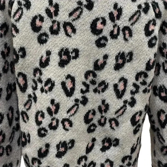 Derek Heart Sweater - Picture 3 of 6